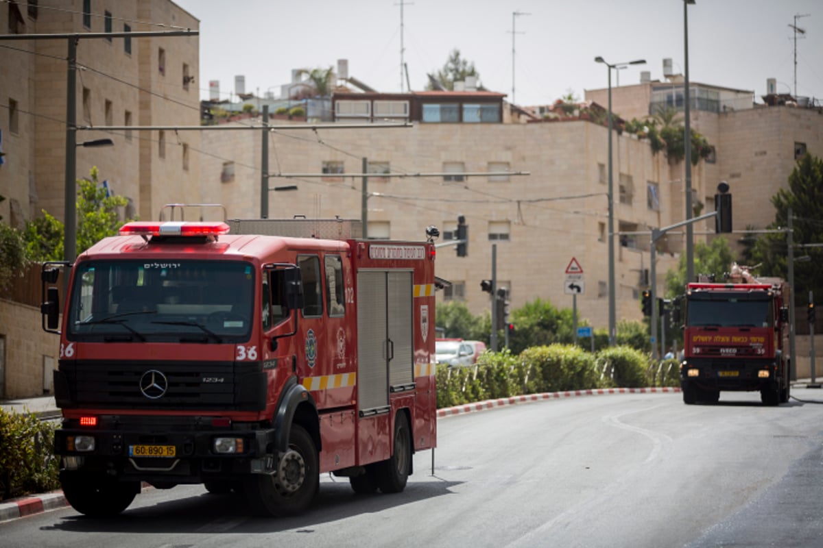 חומר כימי לא מזוהה נשפך ברחוב, התושבים הסתגרו בבתים