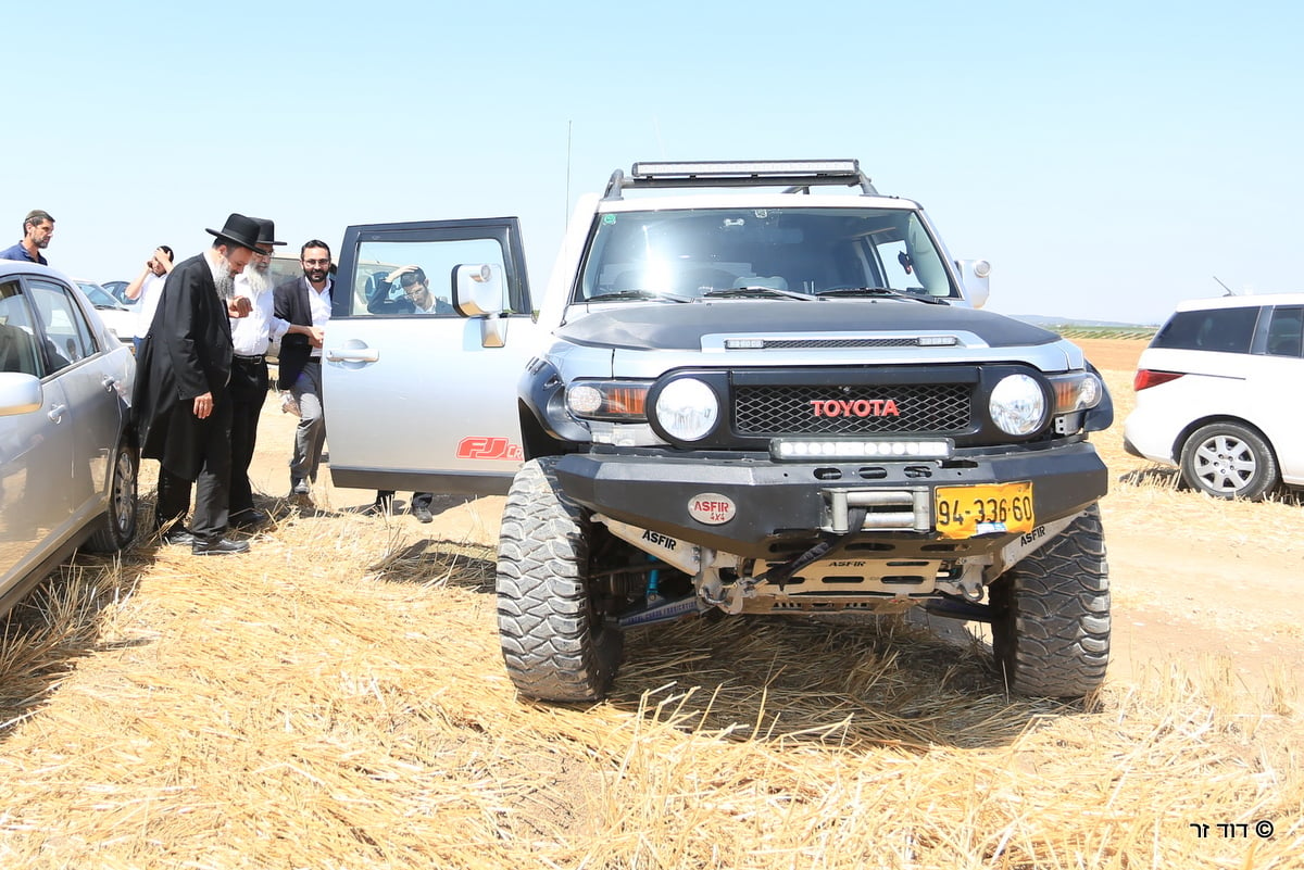 רבנים ועסקנים קיימו יחד את המצווה הנדירה