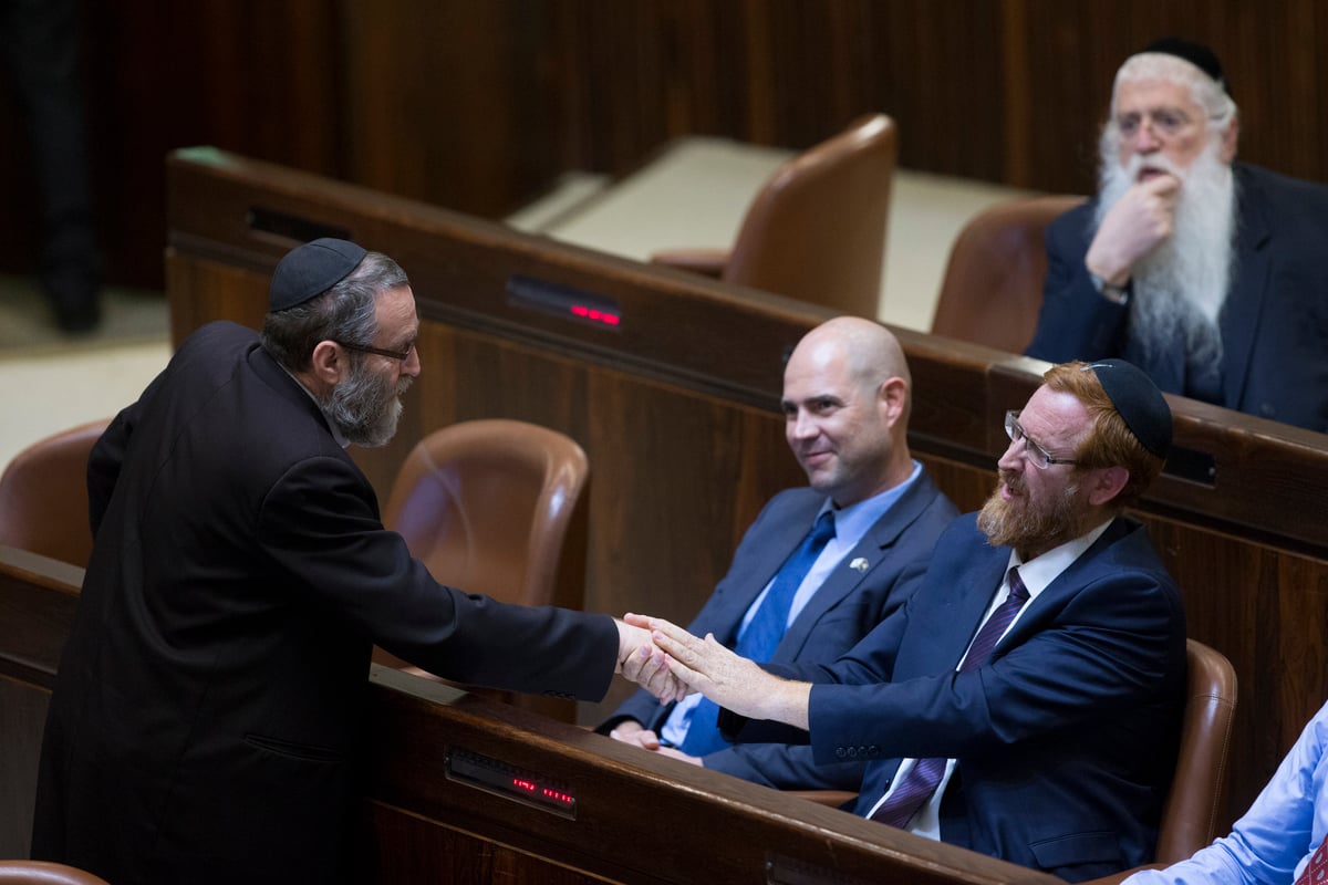 בחיבוקים ונשיקות • יעקב אשר ויהודה גליק התקבלו בכנסת