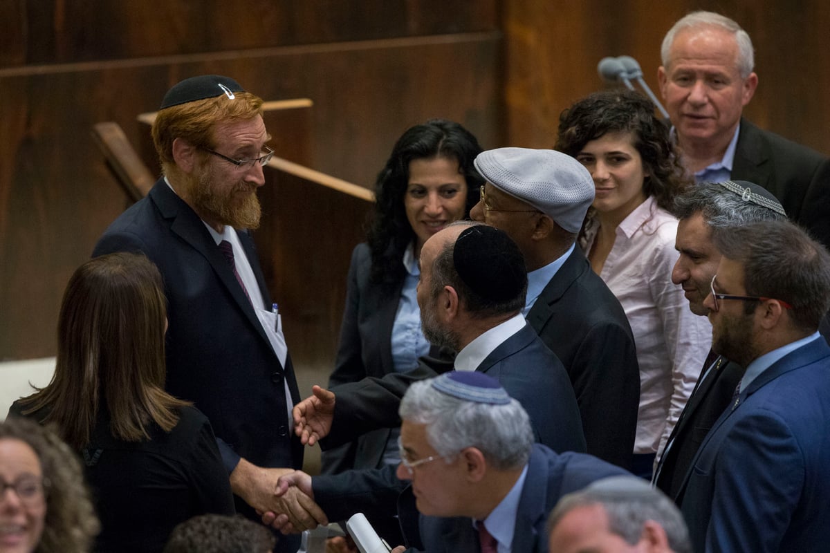 בחיבוקים ונשיקות • יעקב אשר ויהודה גליק התקבלו בכנסת