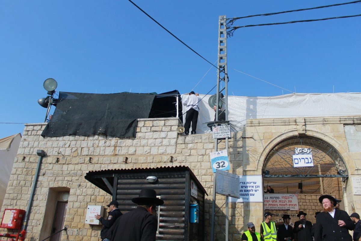 רגע לפני הרבבות: 'שחרית' בציון הרשב"י