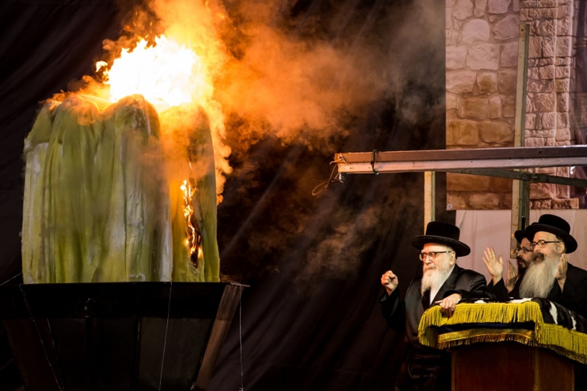 עכשיו הגלריה: ההדלקה ההיסטורית בסקווירא