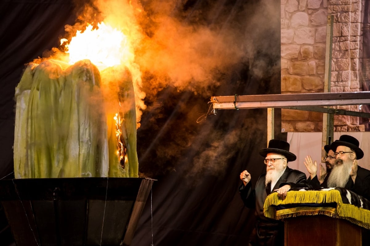 עכשיו הגלריה: ההדלקה ההיסטורית בסקווירא