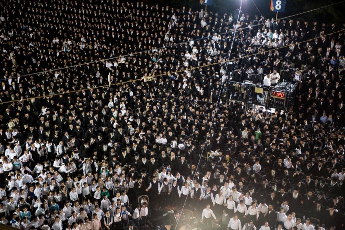 עכשיו הגלריה: ההדלקה ההיסטורית בסקווירא