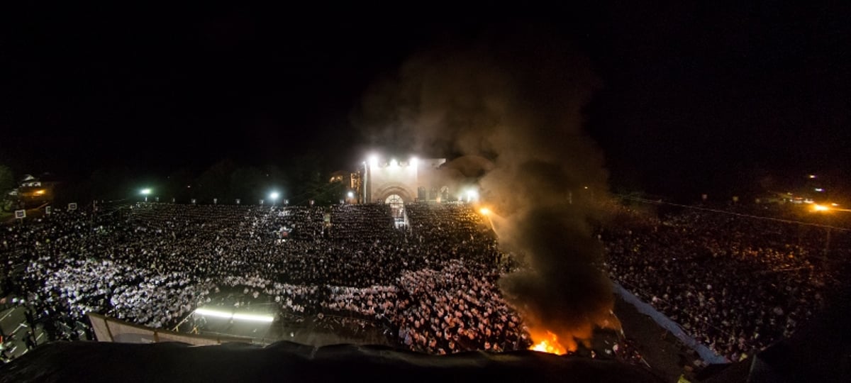 עכשיו הגלריה: ההדלקה ההיסטורית בסקווירא