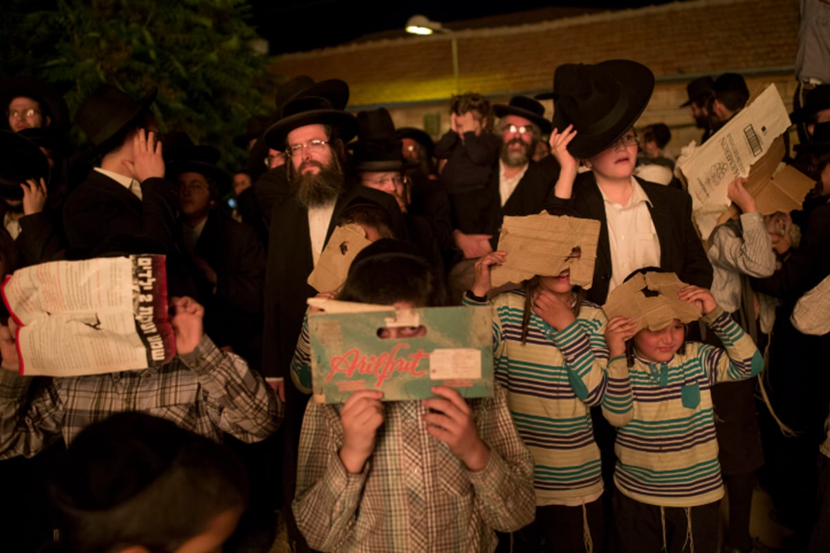 מאה שערים בערה עם מדורות ל"ג בעומר • צפו