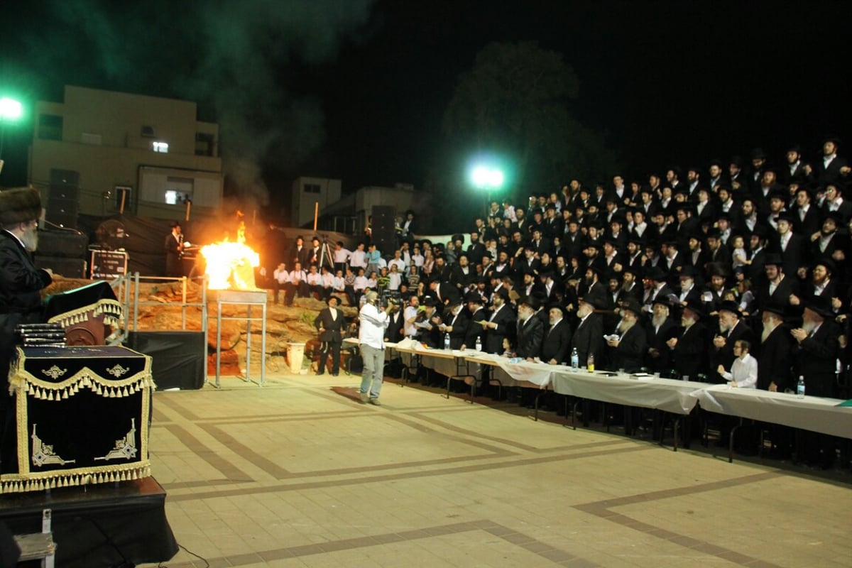 סאדיגורא: הרבי הדליק, החסידים פצחו בשירה