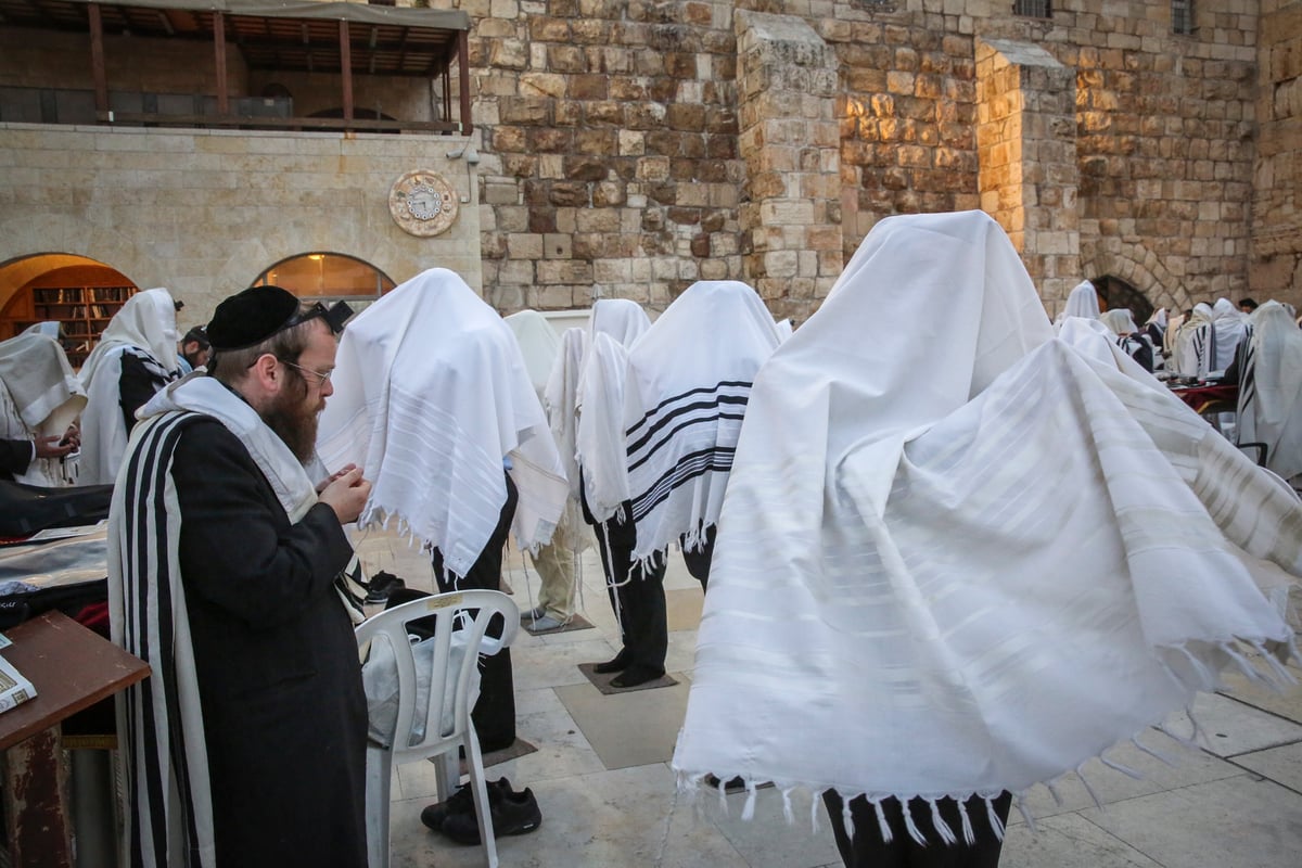 מרהיב: זריחה וברכת כהנים בכותל המערבי