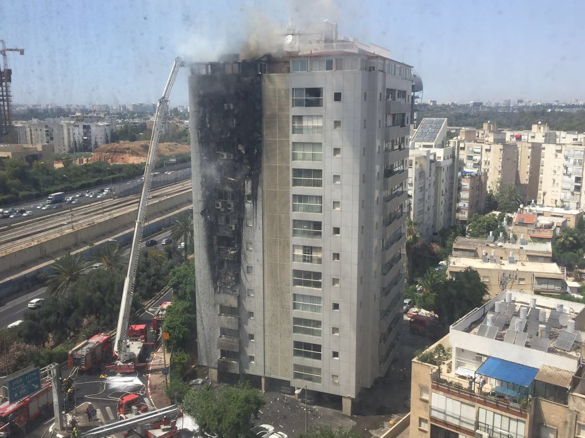 צפו: בניין מגורים ברמת גן עולה בלהבות