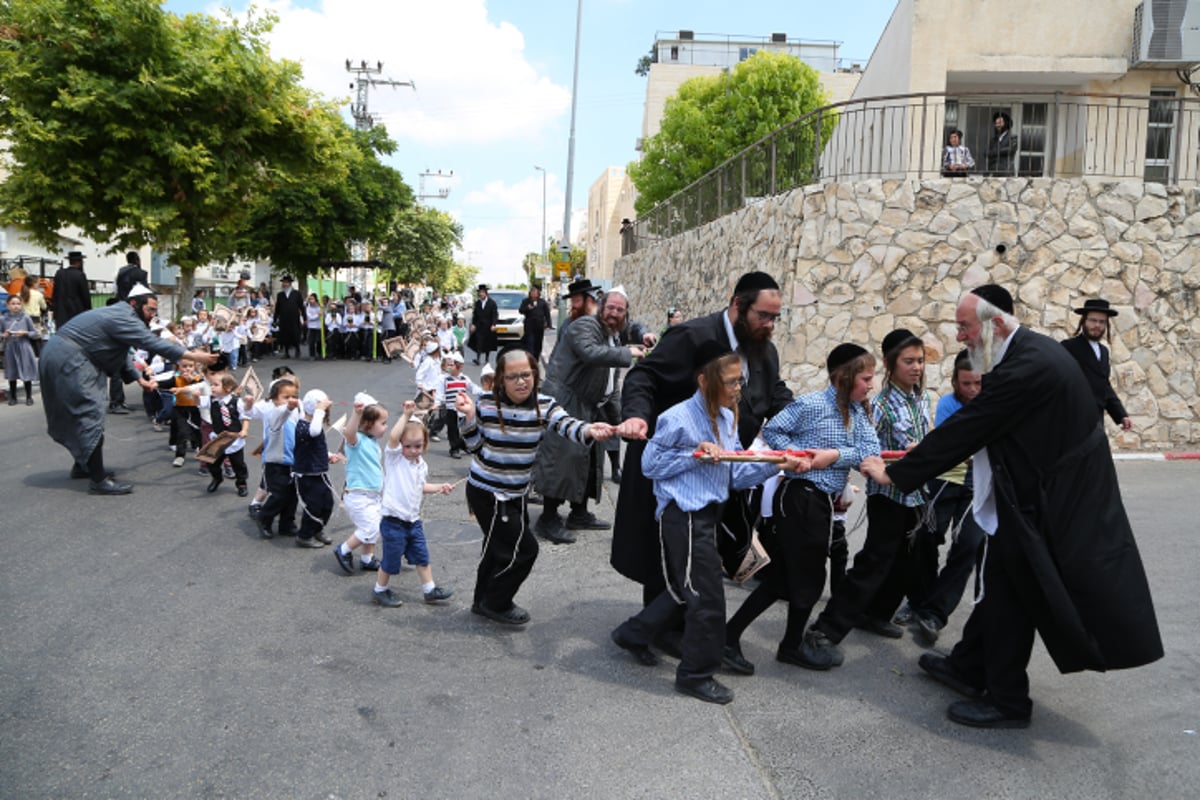 איזה חמודים: ילדי החיידר פיזזו ברחובות בית שמש