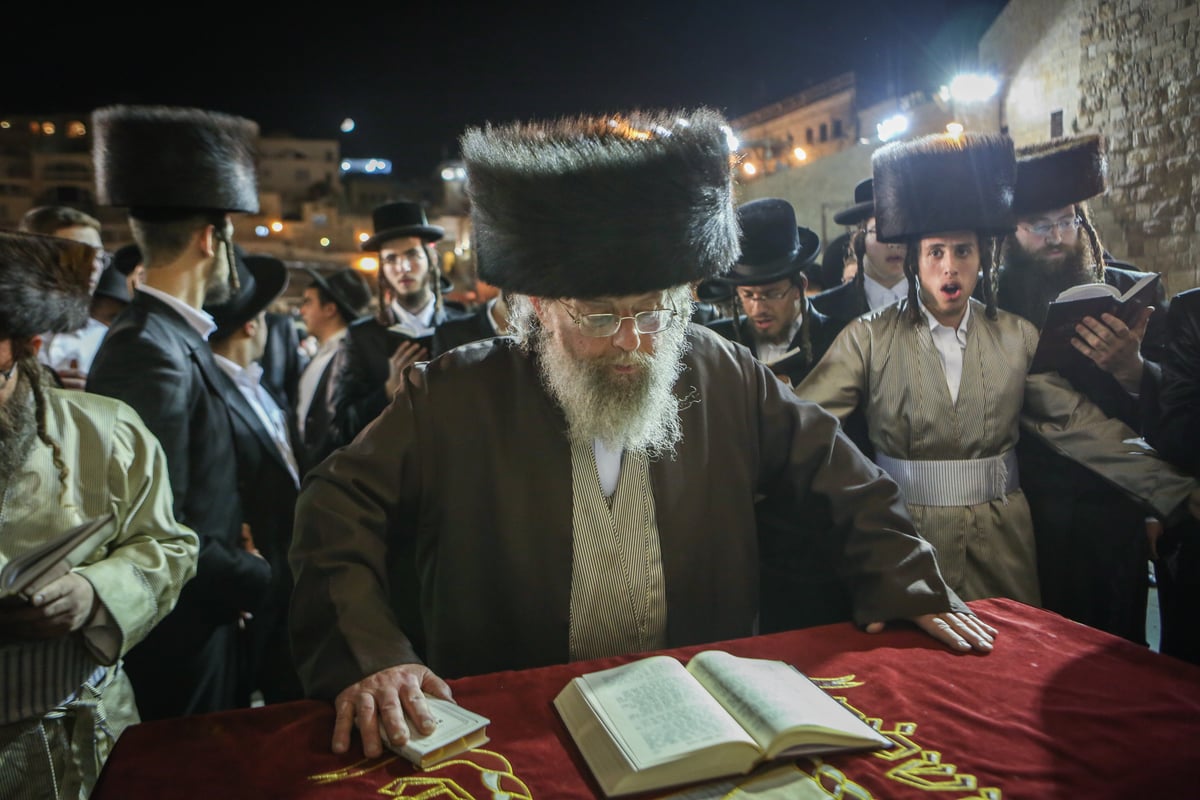 מוצאי שבועות בכותל המערבי • גלריה