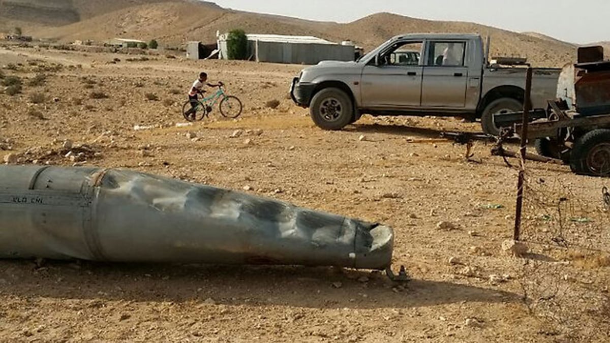 מטוס קרב צה"לי הטיל תחמושת מעל הישוב הבדואי