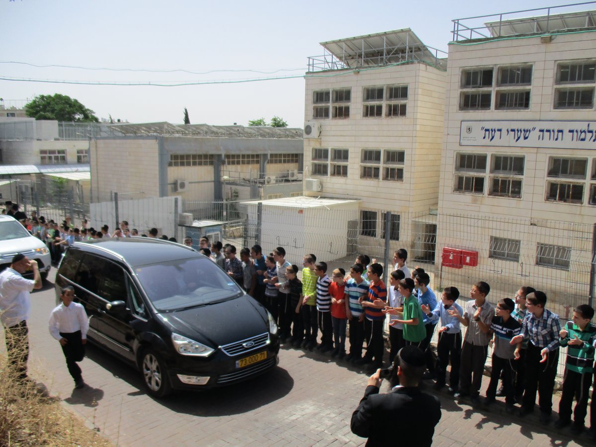 אלף ילדי החיידר התרגשו מביקור מרן הגר"ח קנייבסקי אצלם