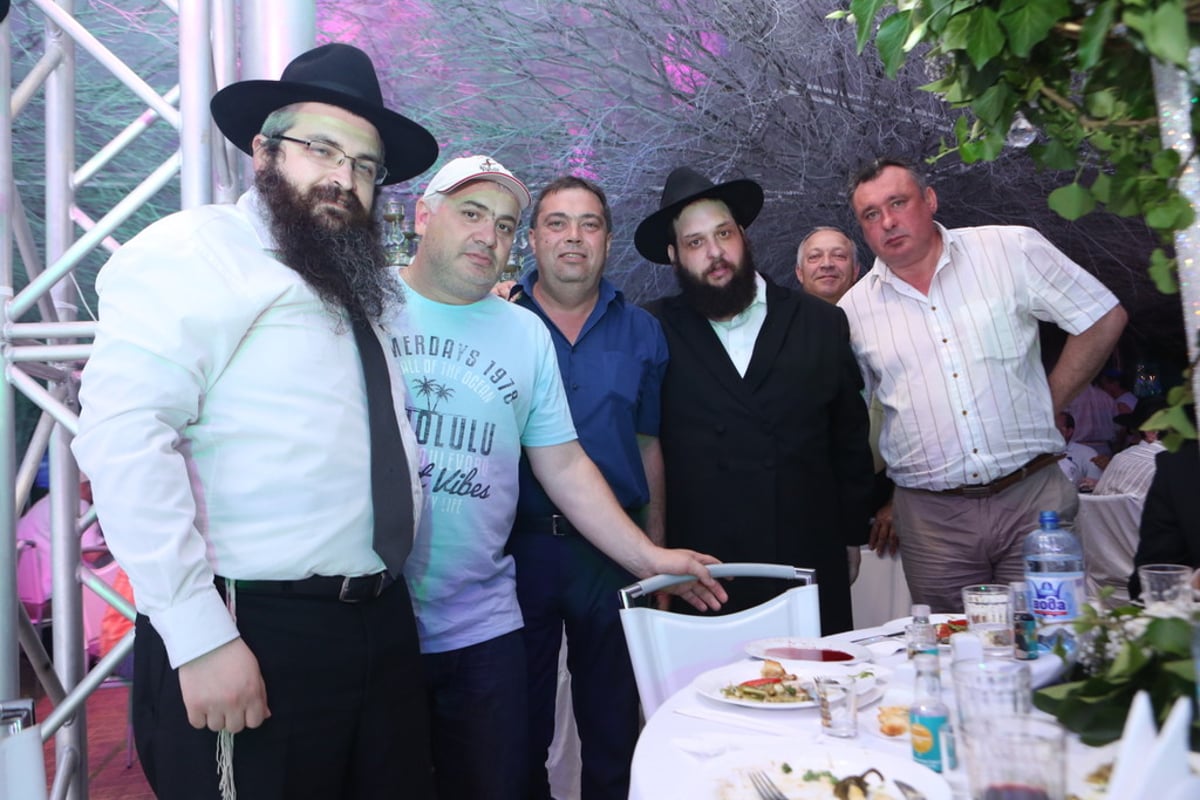 ארבעה זוגות קיבלו עליהם יהדות ונישאו בשנית • צפו