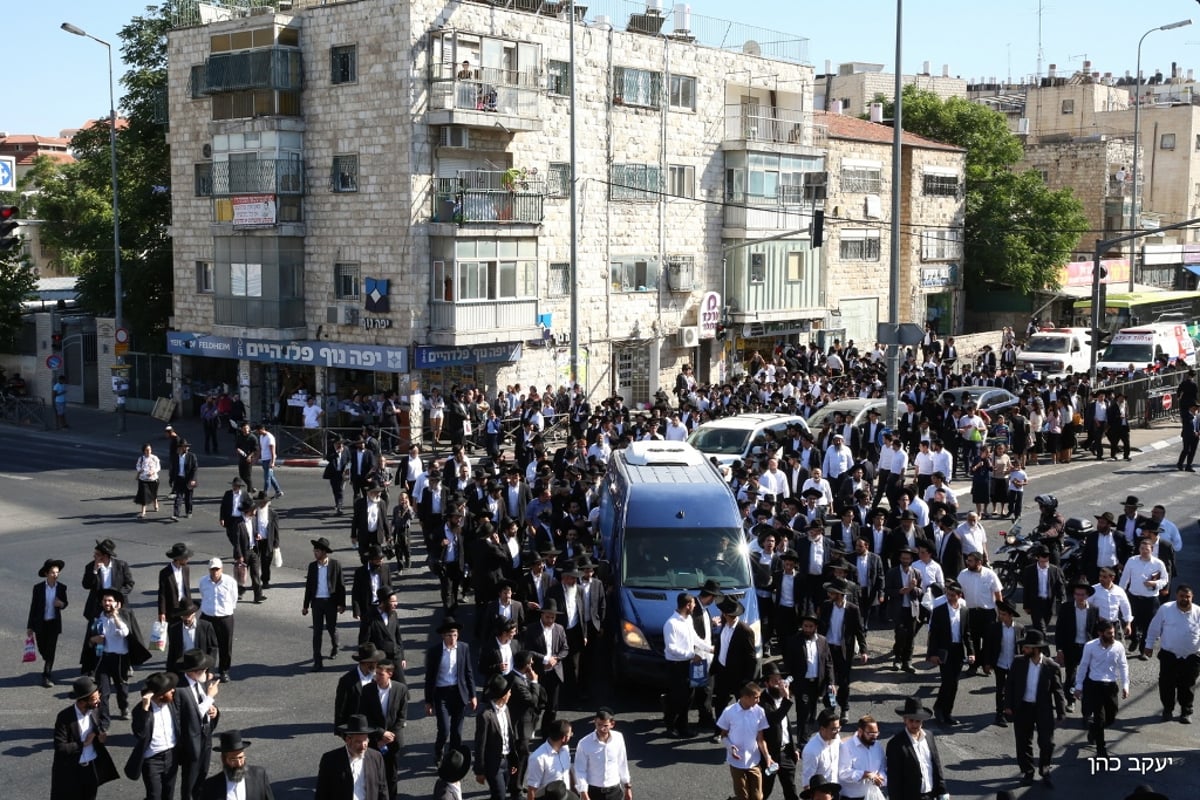 צפו: נשיא המועצת הגר"ש כהן בקריעה על פטירת הרבנית ע"ה