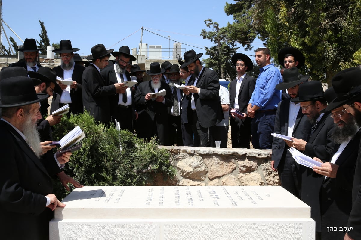 נשיא המועצת עלה לקבר רעייתו: "התורה היא הנחמה שלי"