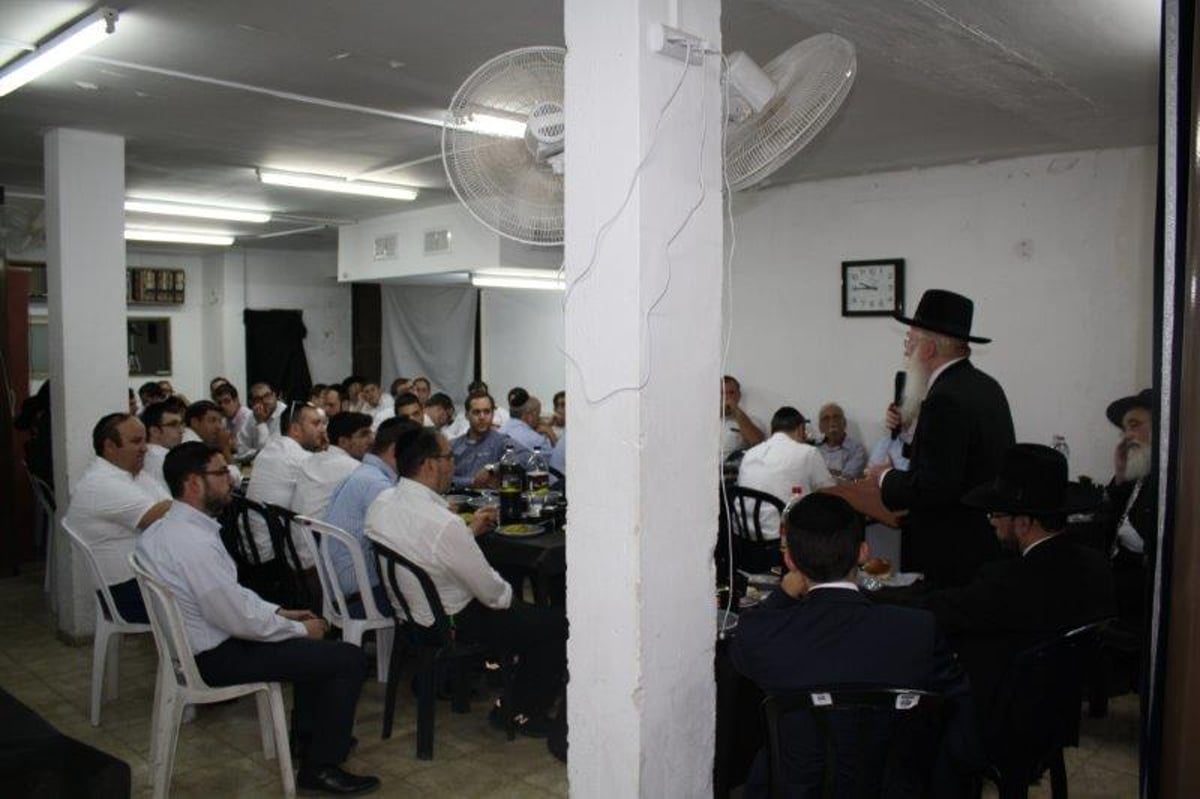 תיעוד: קהילת "בית אבא" סיימה מסכת קידושין