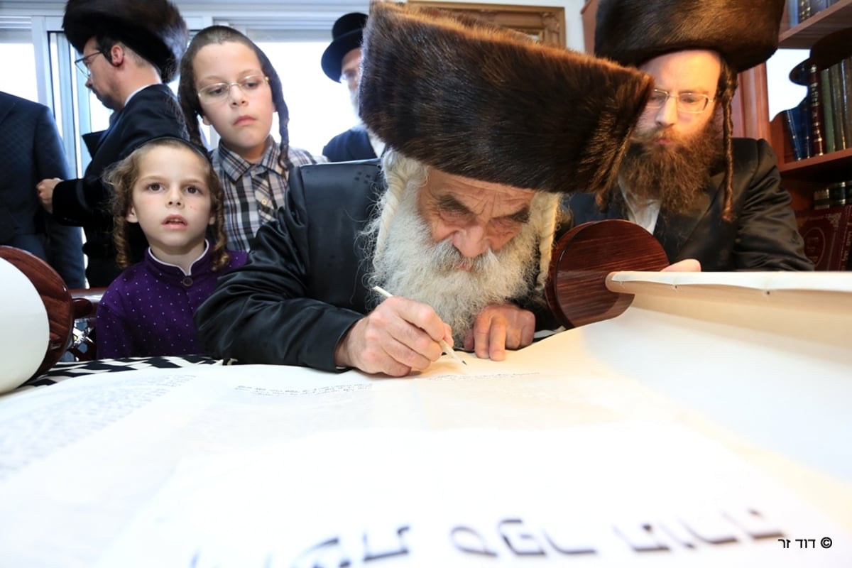 מביתו של פרוש לביהמ"ד ויז'ניץ. צפו בגלריה