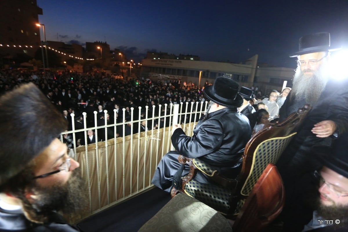 מביתו של פרוש לביהמ"ד ויז'ניץ. צפו בגלריה