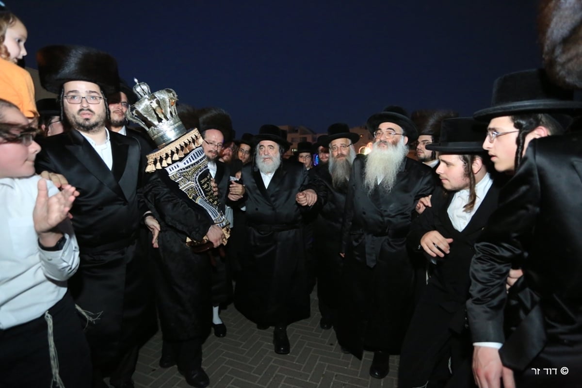 מביתו של פרוש לביהמ"ד ויז'ניץ. צפו בגלריה