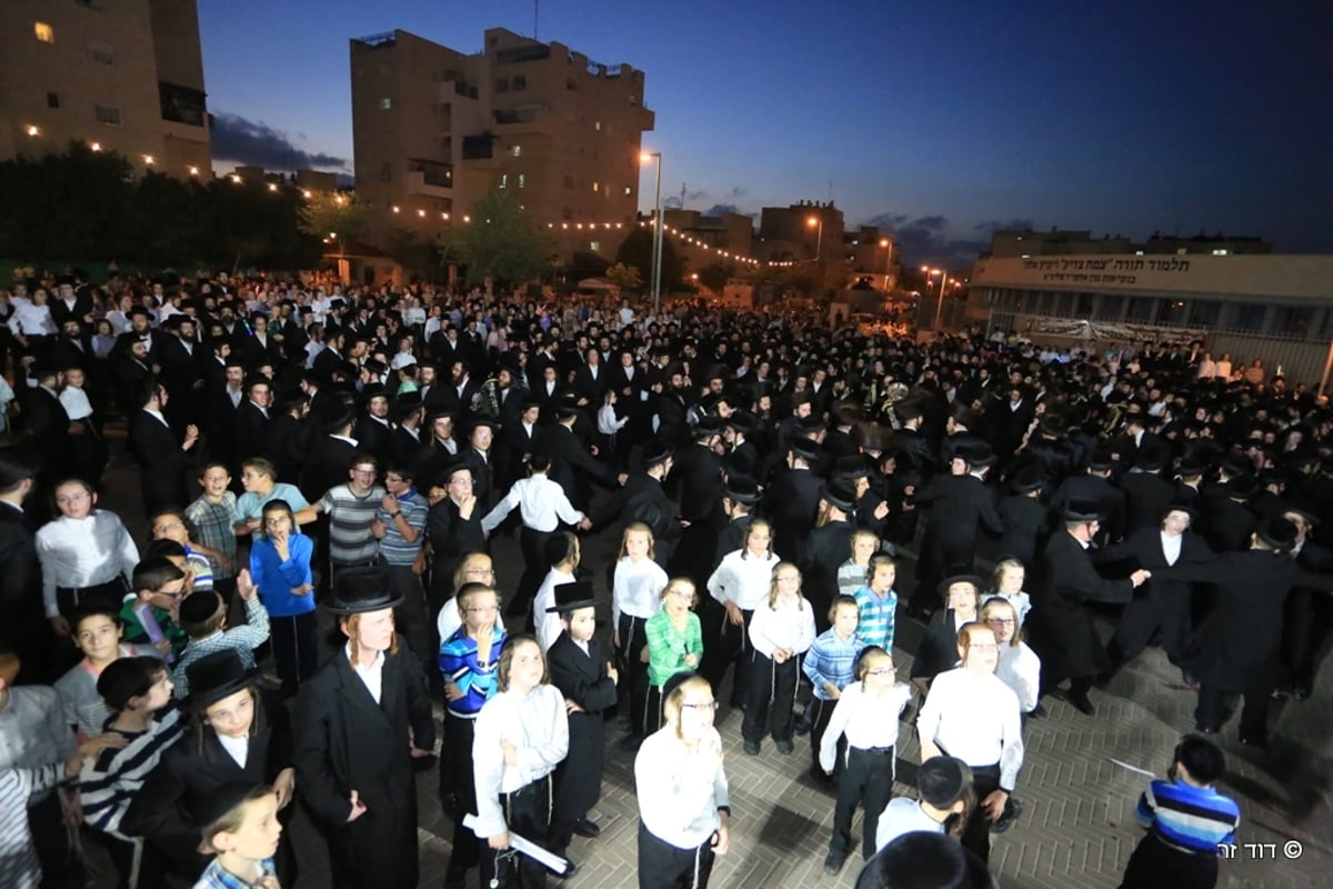 מביתו של פרוש לביהמ"ד ויז'ניץ. צפו בגלריה