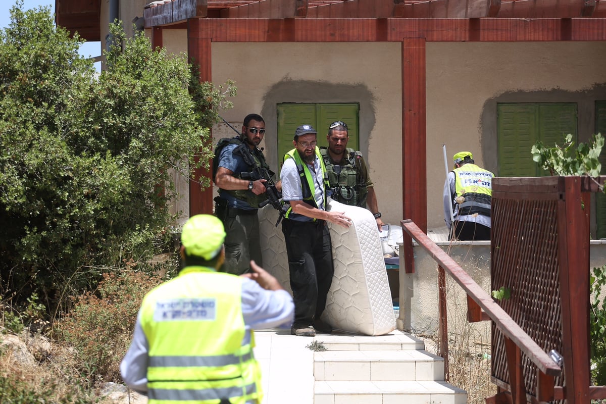 בת 13.5 נרצחה במיטתה • הפיגוע בתמונות