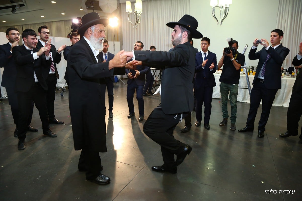 צפו: שמחת החתונה לעוזרו של הראשל"צ