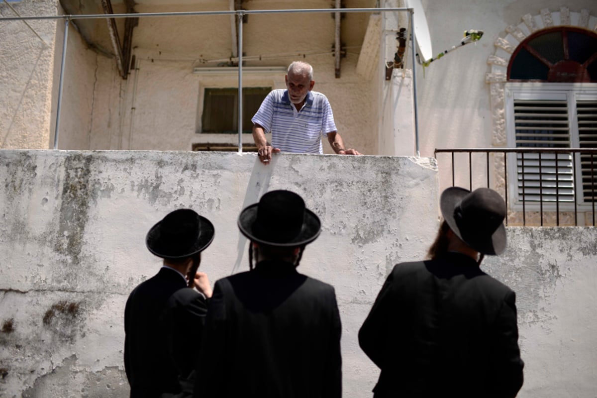 אנשי 'העדה החרדית' הפגינו בעד העריק הספרדי