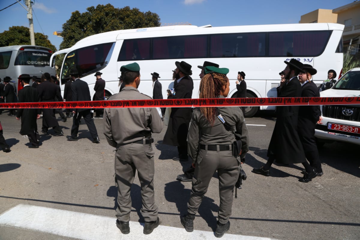 אנשי 'העדה החרדית' הפגינו בעד העריק הספרדי