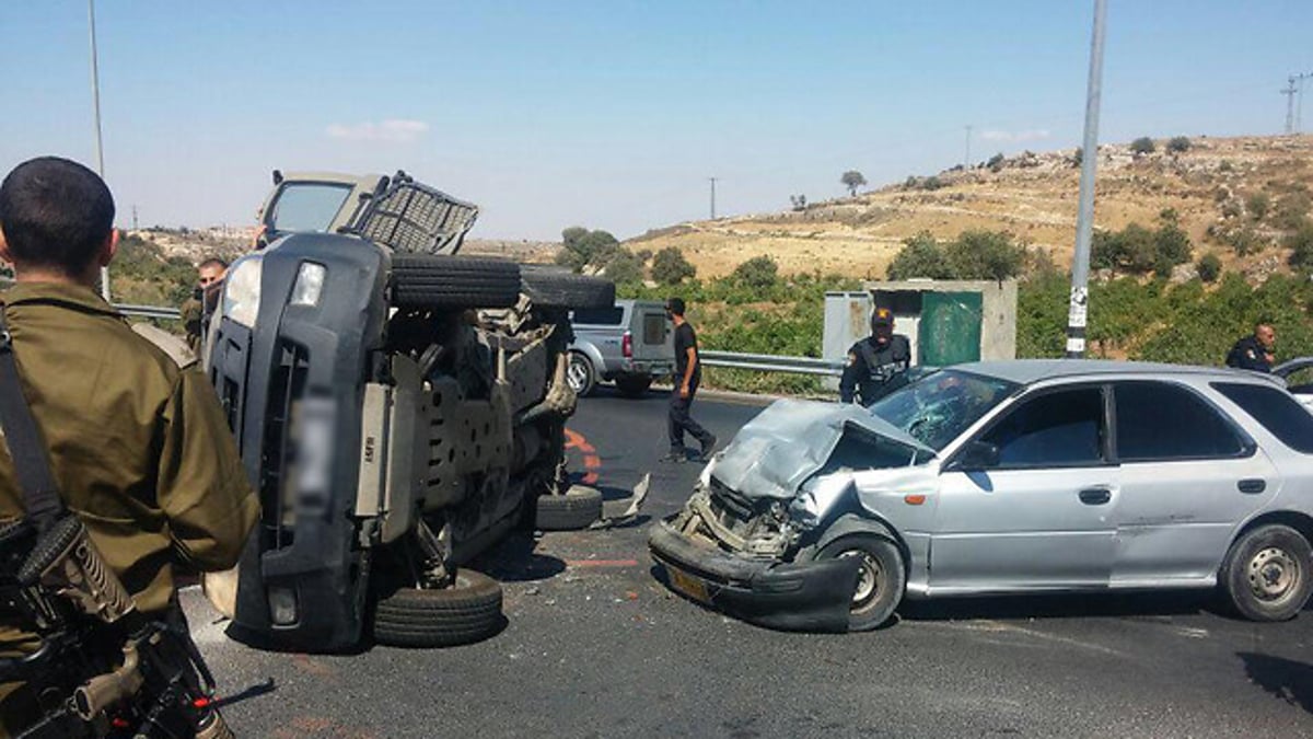 פיגוע דריסה: שני חיילים פצועים קל, המחבל נפצע קשה