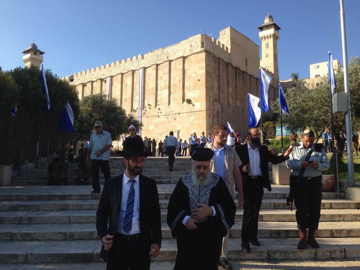 הראשון לציון ניחם את משפחות הנרצחים ושיבח את המתיישבים. צפו