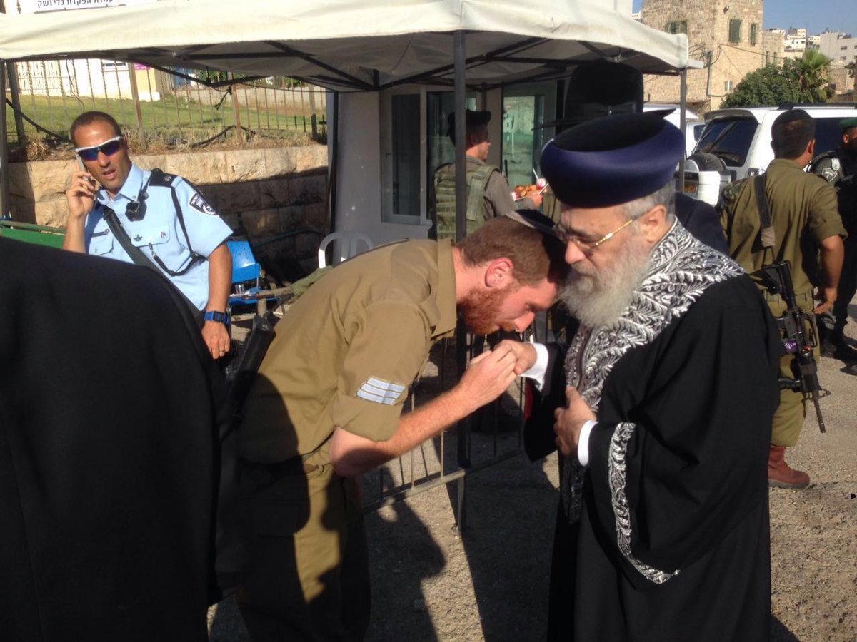 הראשון לציון ניחם את משפחות הנרצחים ושיבח את המתיישבים. צפו