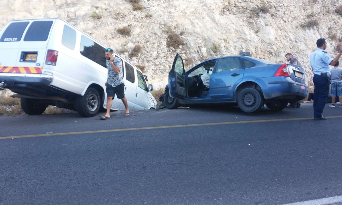 רגע לפני החופה: הרכב ובו החתן עבר תאונה