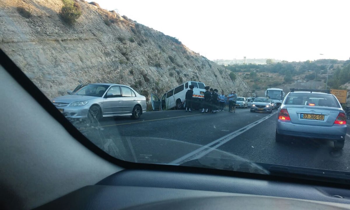 רגע לפני החופה: הרכב ובו החתן עבר תאונה