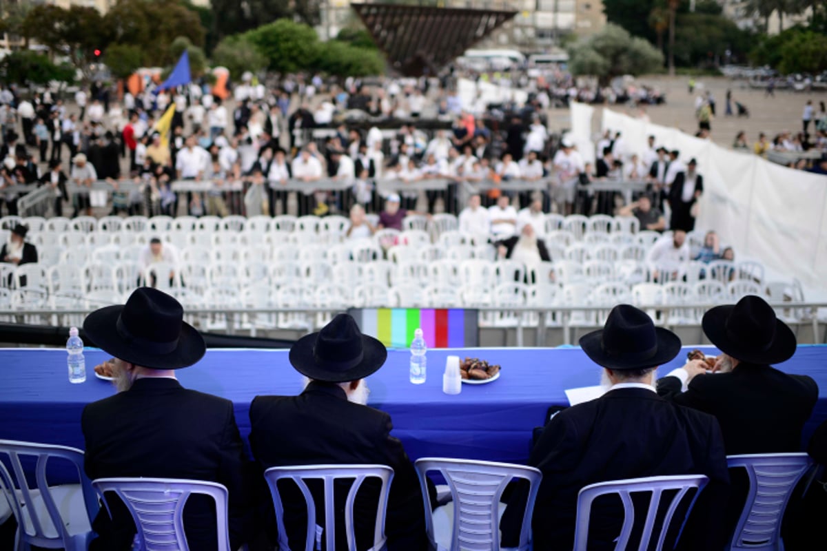 חב"דניקים וכאלו שלא חגגו בכיכר רבין • צפו