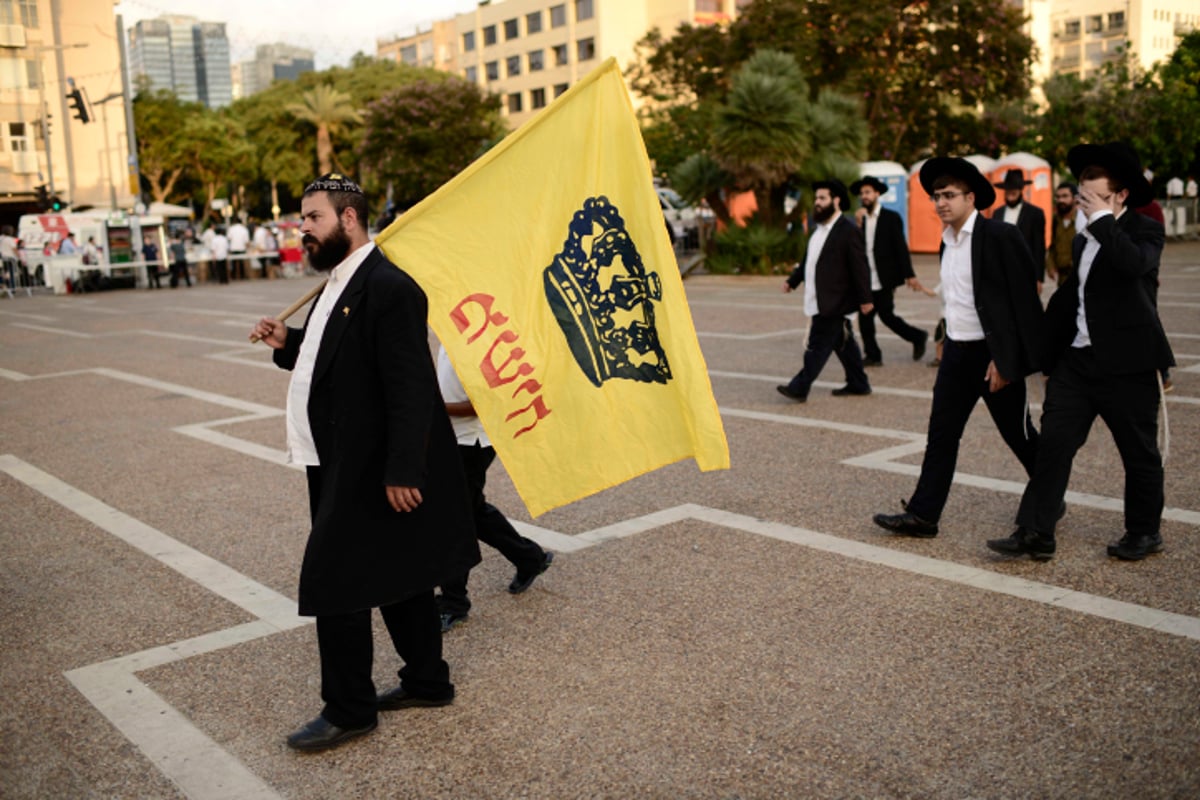 חב"דניקים וכאלו שלא חגגו בכיכר רבין • צפו