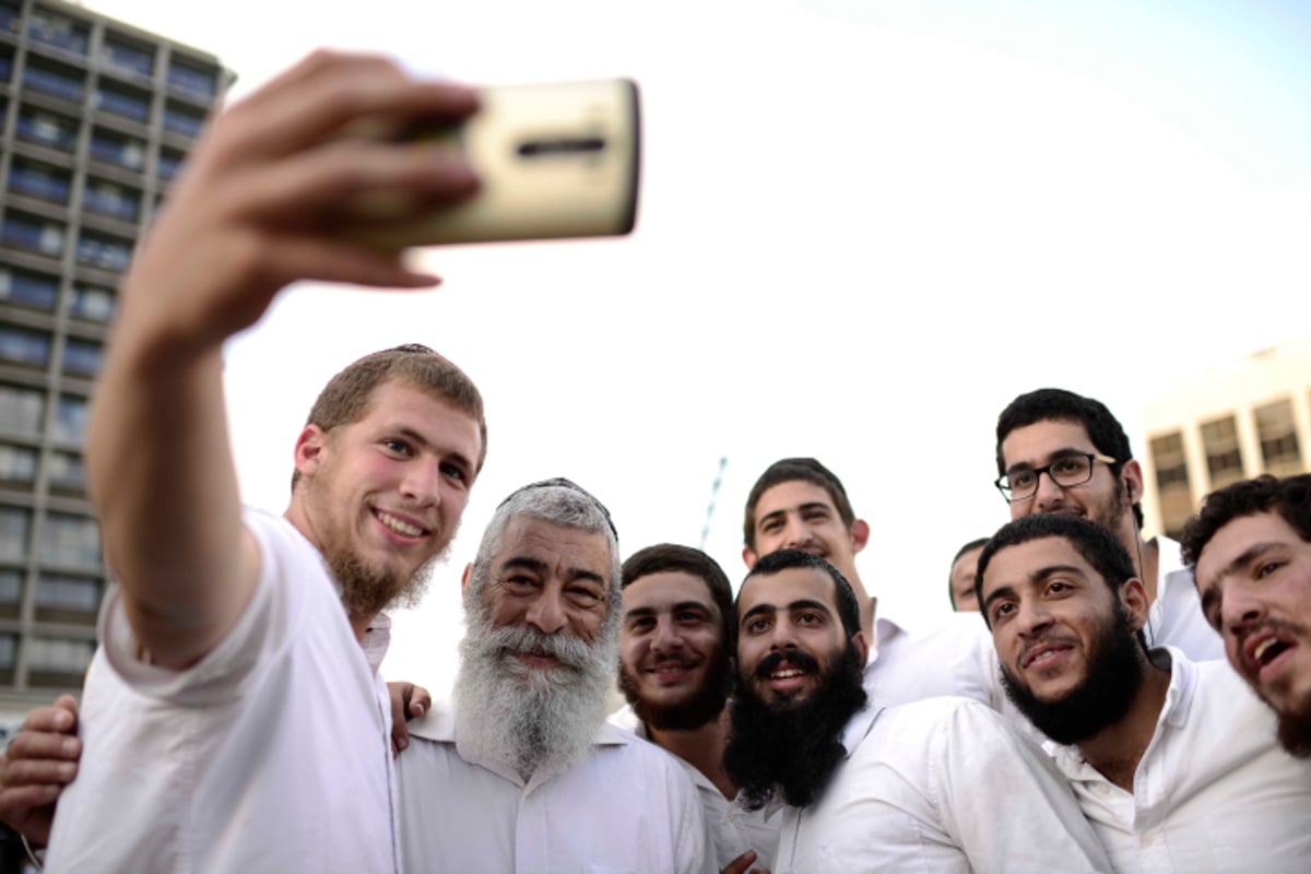 חב"דניקים וכאלו שלא חגגו בכיכר רבין • צפו