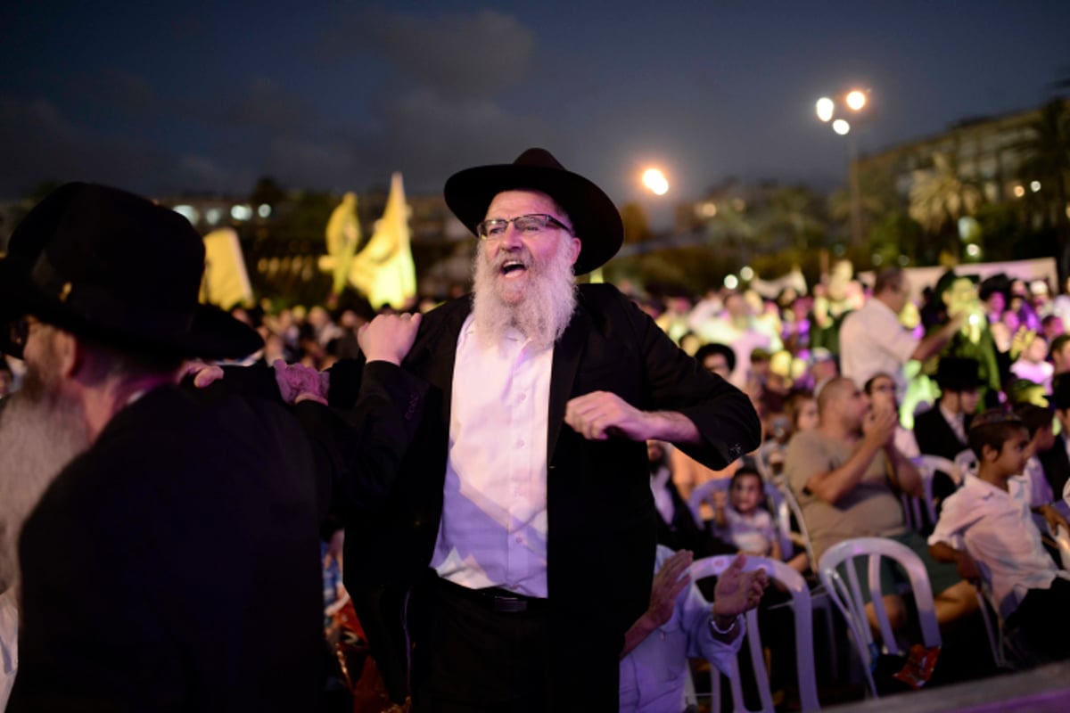 חב"דניקים וכאלו שלא חגגו בכיכר רבין • צפו