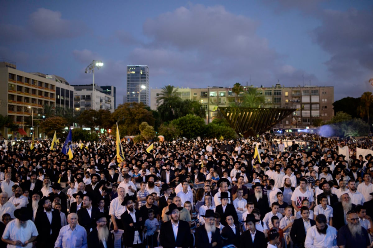 חב"דניקים וכאלו שלא חגגו בכיכר רבין • צפו