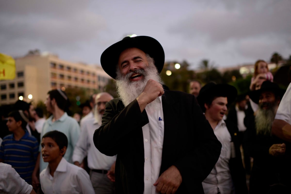 חב"דניקים וכאלו שלא חגגו בכיכר רבין • צפו