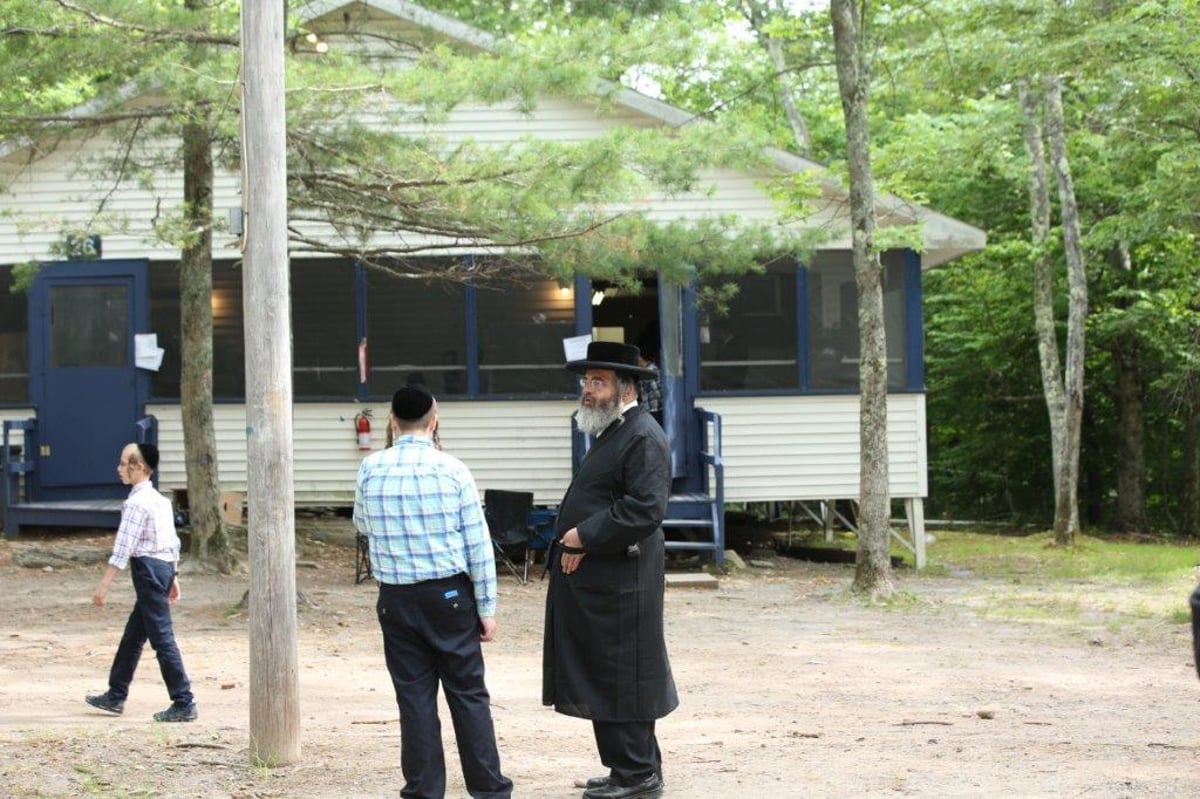 תיעוד ענק: אלפי תלמידי סאטמר יוצאים לנופש