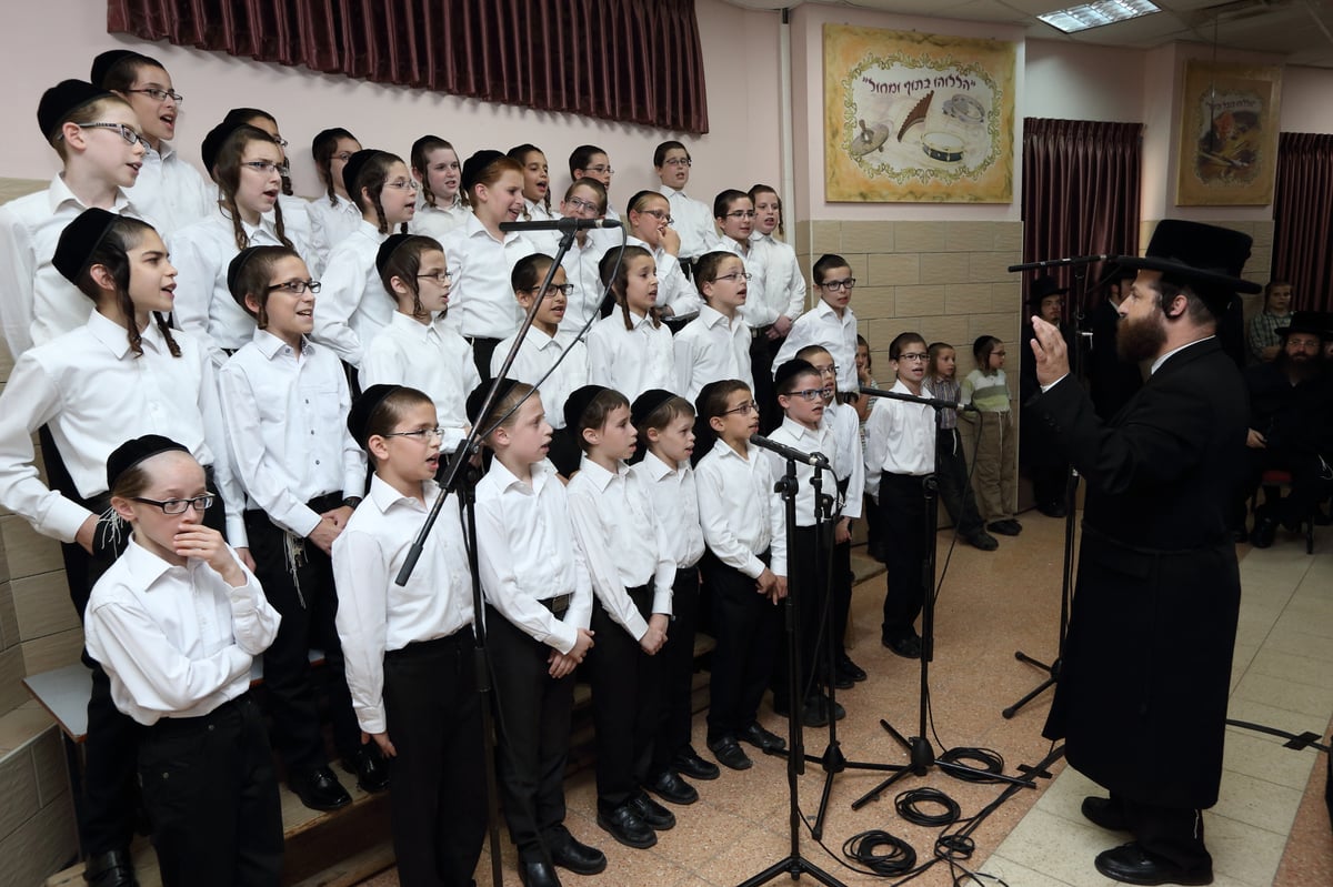 מסיבת החומש לילדי ת"ת 'כלל חסידי' בפתח תקווה