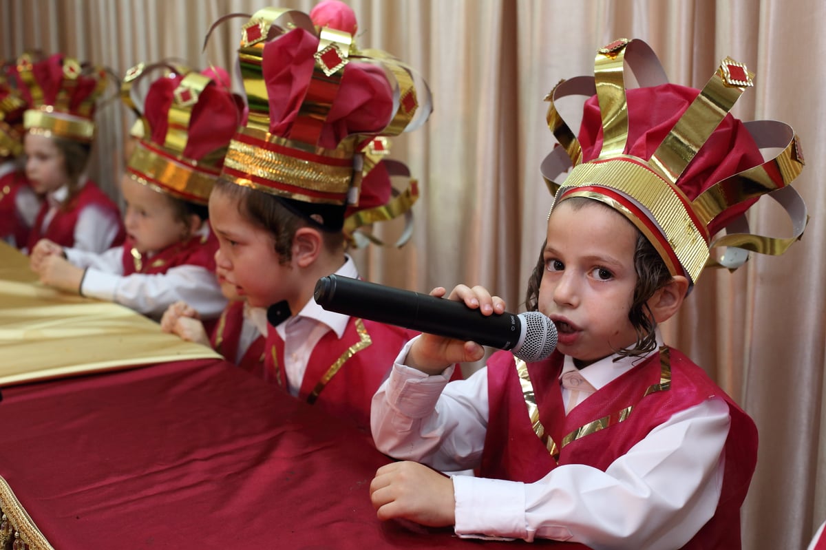 מסיבת החומש לילדי ת"ת 'כלל חסידי' בפתח תקווה