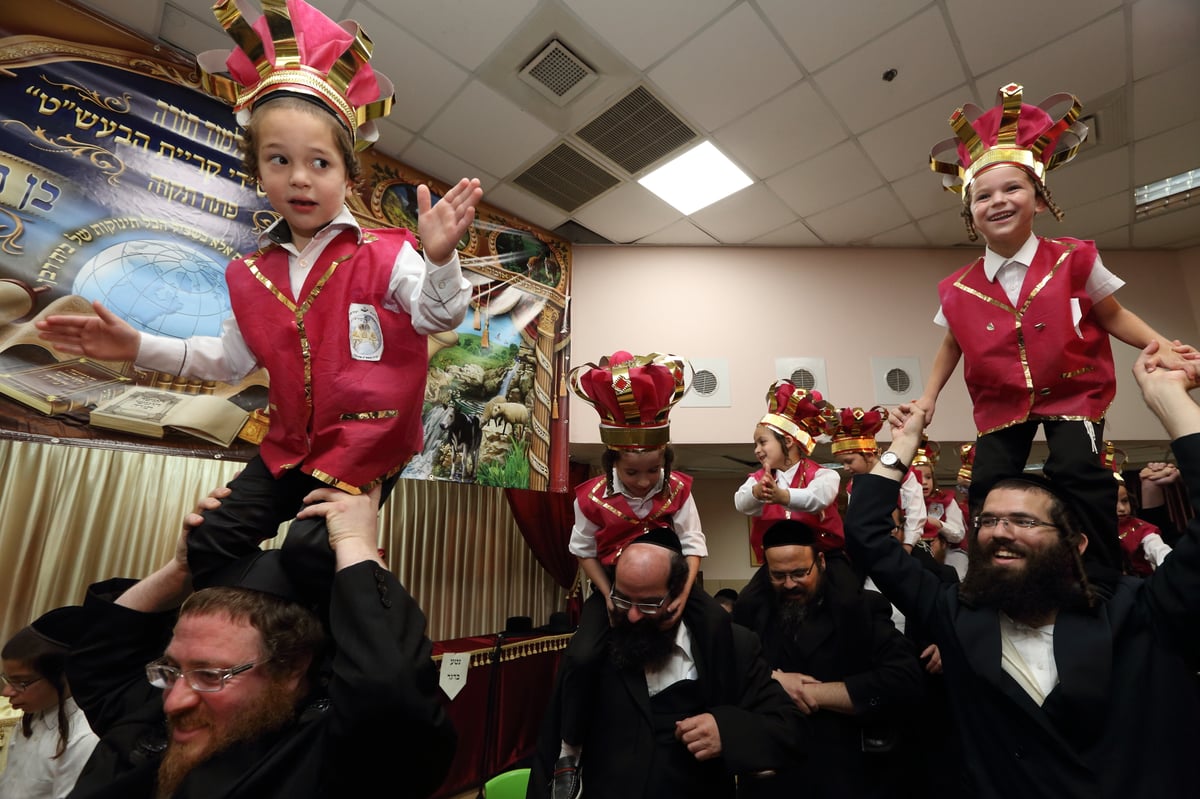 מסיבת החומש לילדי ת"ת 'כלל חסידי' בפתח תקווה