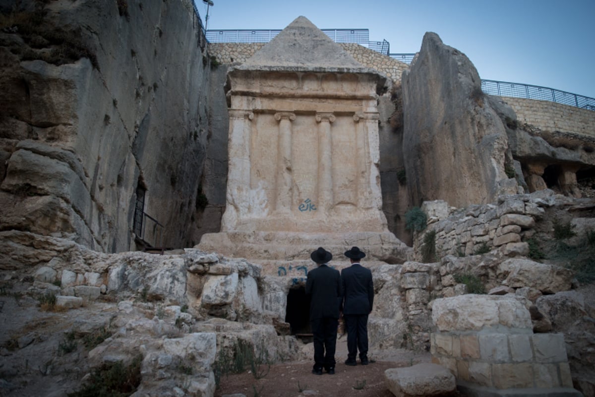 תיעוד: העלייה לציון בעל ה"אור החיים" זיע"א