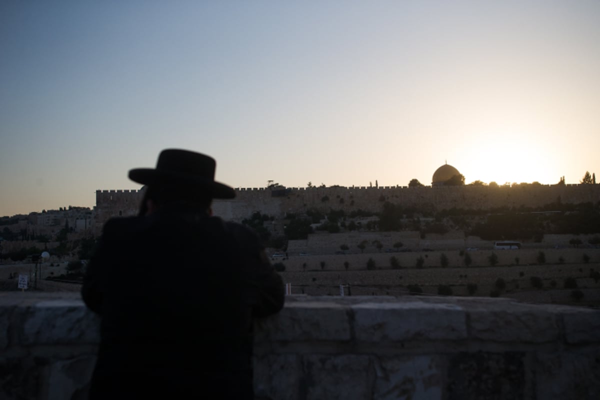 תיעוד: העלייה לציון בעל ה"אור החיים" זיע"א