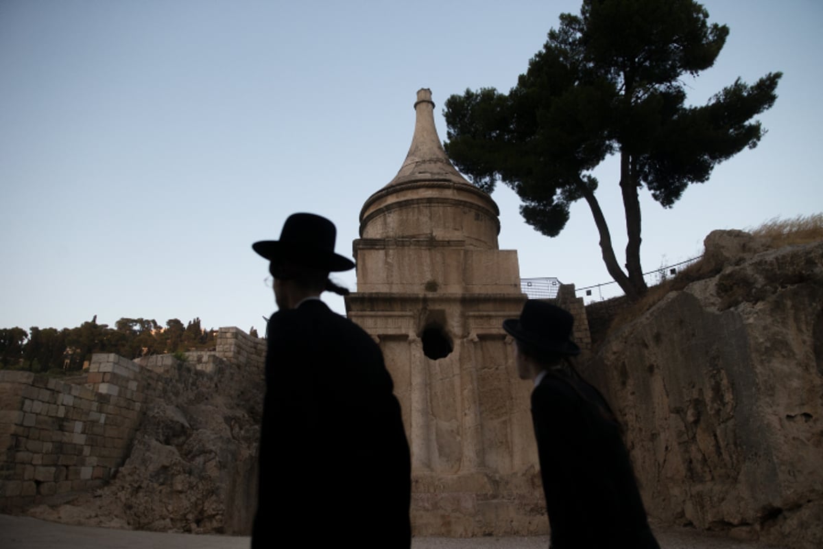 תיעוד: העלייה לציון בעל ה"אור החיים" זיע"א