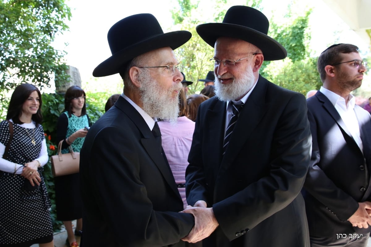 הראשל"צ בהשבעת הדיינים לחברי הוועדה: "תקשיבו לרבנים"