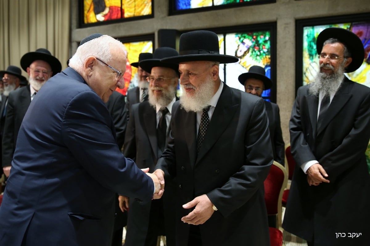 הראשל"צ בהשבעת הדיינים לחברי הוועדה: "תקשיבו לרבנים"