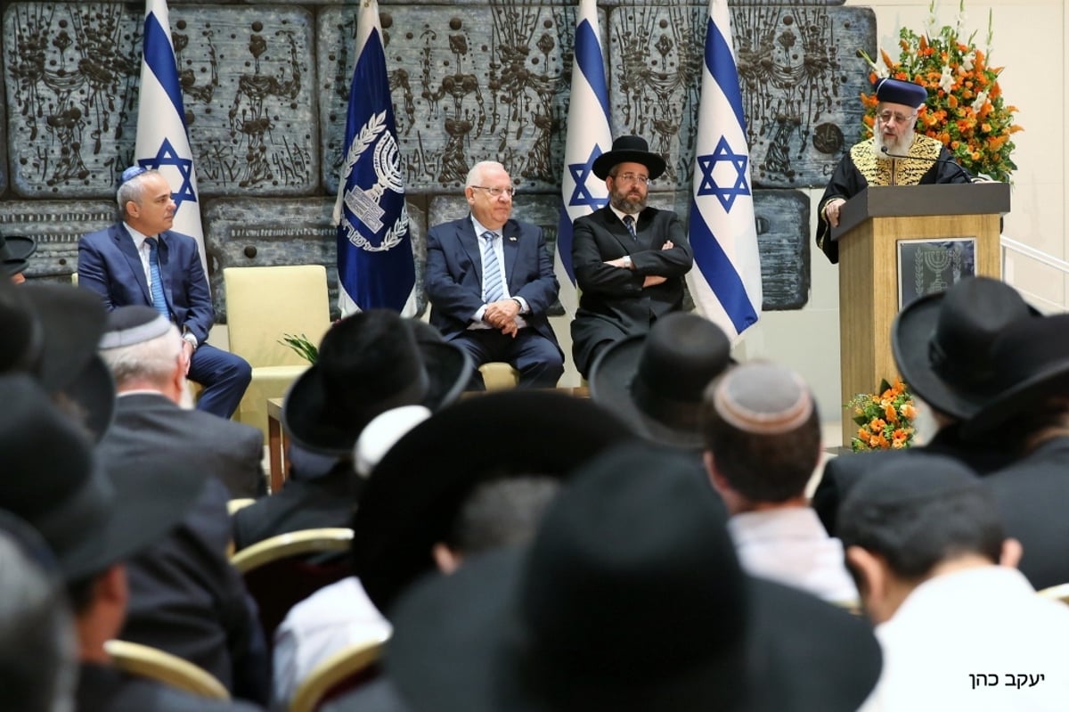 הראשל"צ בהשבעת הדיינים לחברי הוועדה: "תקשיבו לרבנים"